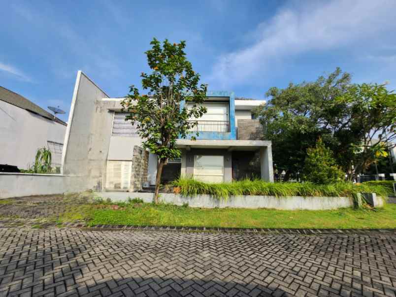 dijual rumah royal residence