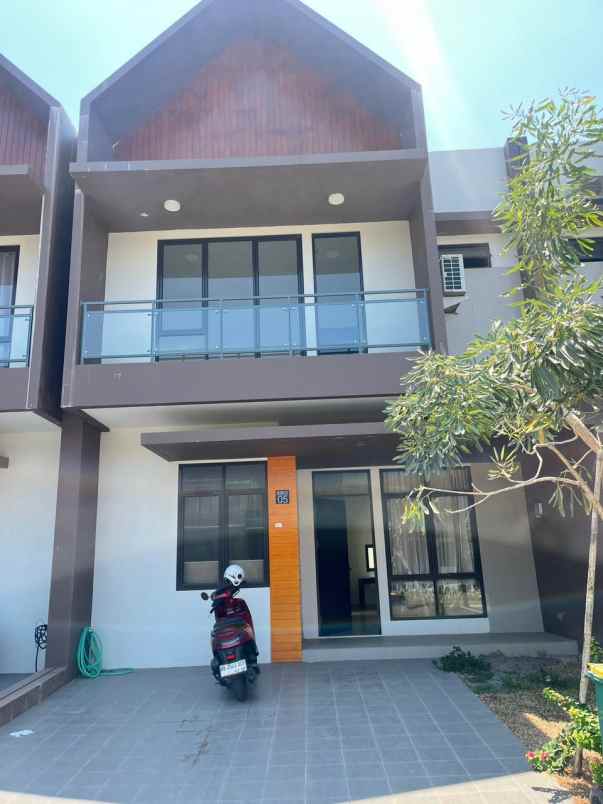 dijual rumah royal spring
