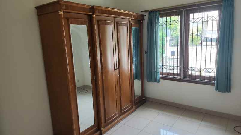 dijual rumah rumah villa gading indah