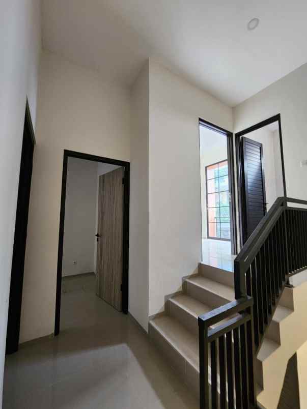 dijual rumah rungkut mapan