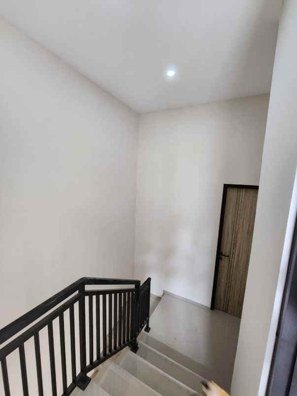 dijual rumah rungkut mapan