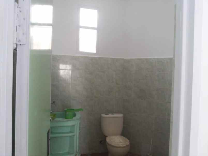 dijual rumah second 2 5 lantai