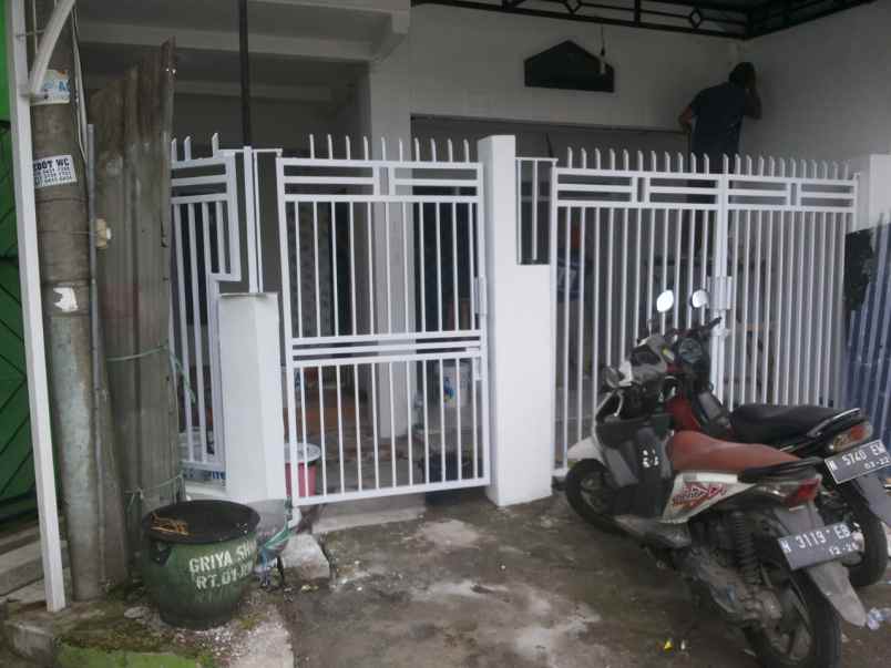 dijual rumah second 2 5 lantai