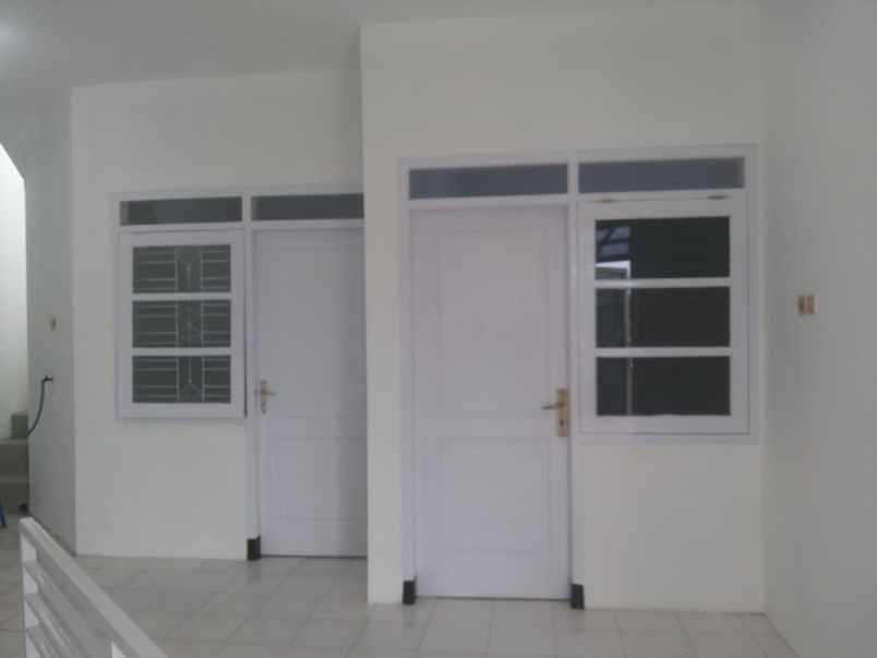 dijual rumah second 2 5 lantai