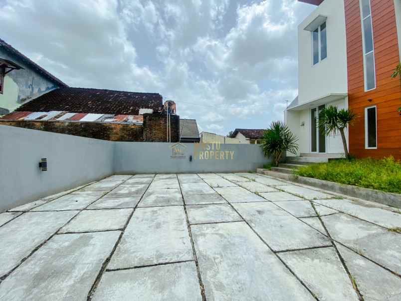 dijual rumah sembego