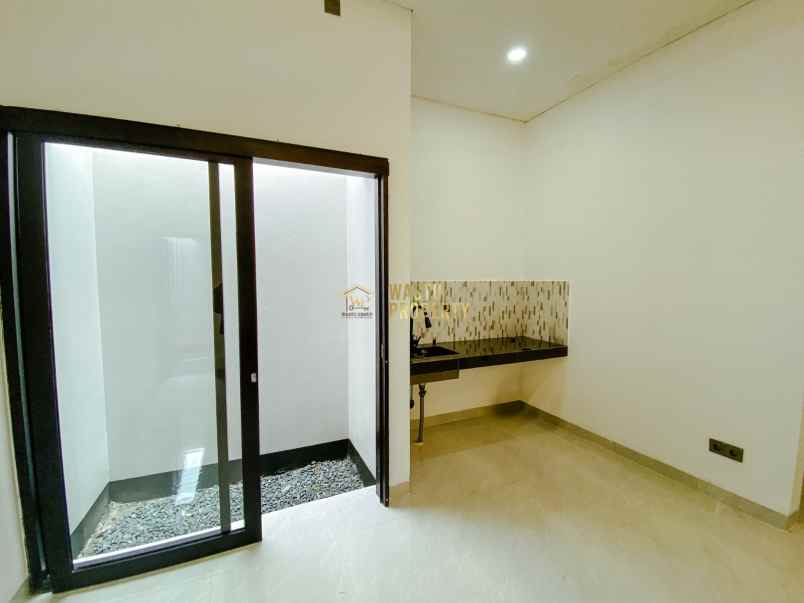 dijual rumah siap huni cantik desain modern di kalasan
