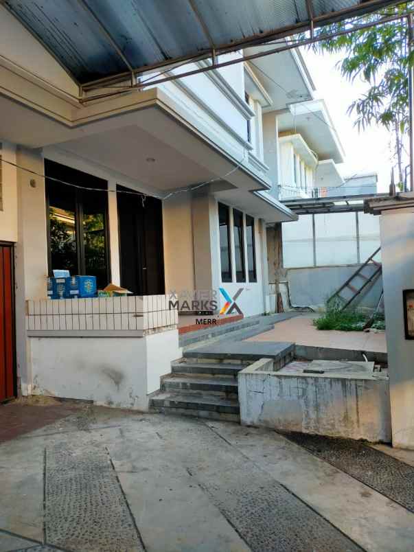 dijual rumah simpang darmo permai selatan