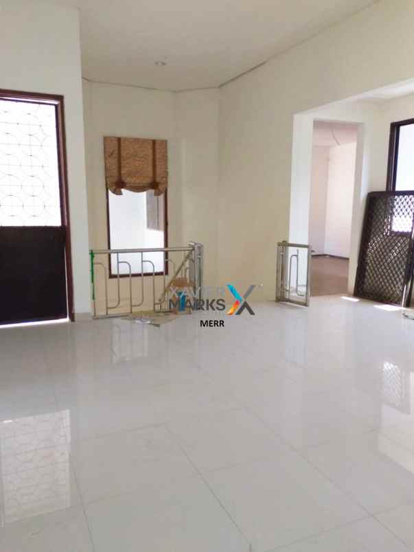 dijual rumah simpang darmo permai selatan