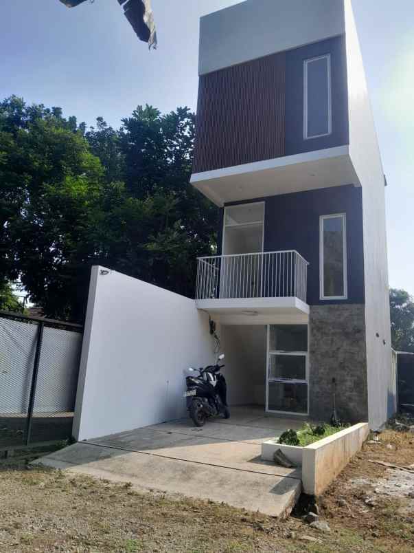 dijual rumah sukamaju