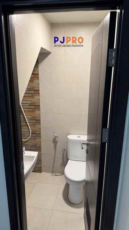 dijual rumah summarecon crown gading