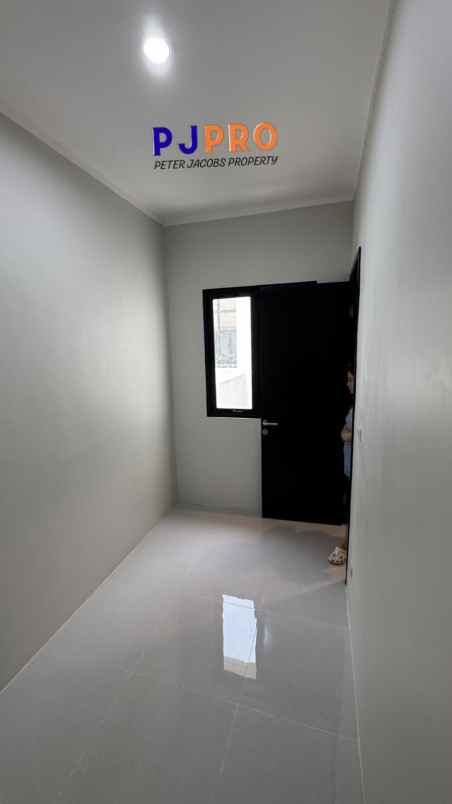 dijual rumah summarecon crown gading