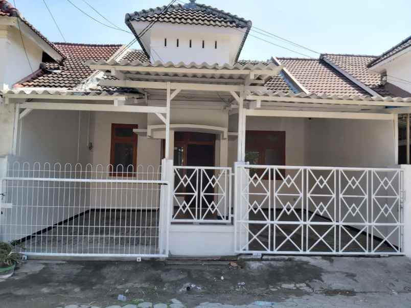 dijual rumah taman pondok indah wiyung