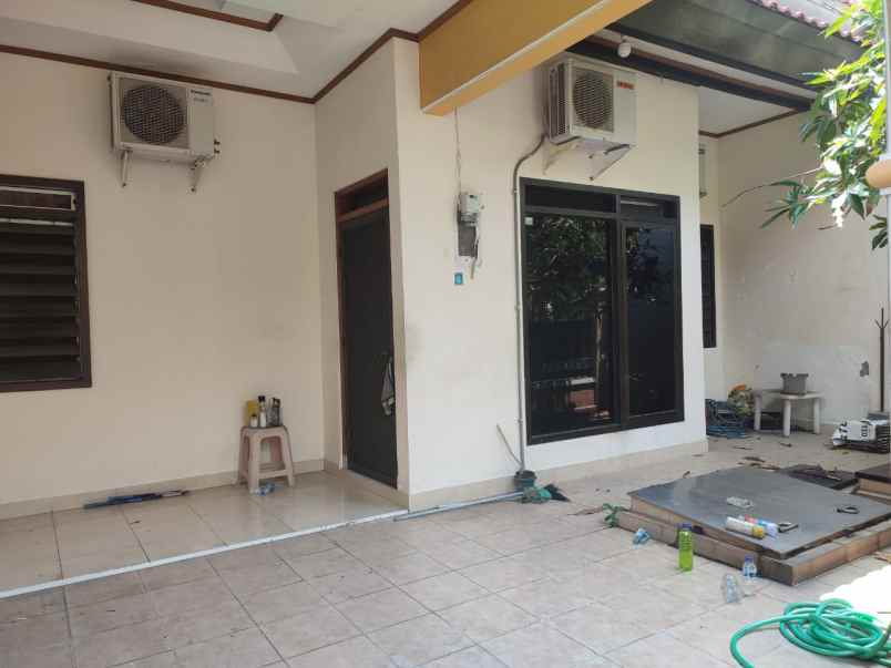 dijual rumah taman sutorejo