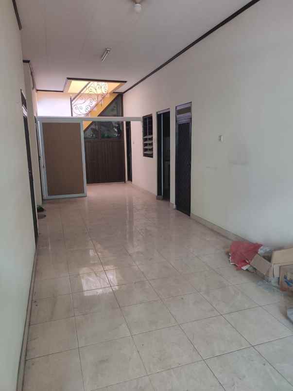 dijual rumah taman sutorejo