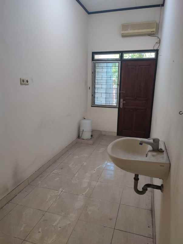 dijual rumah taman sutorejo