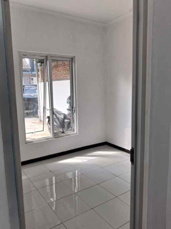 dijual rumah tembalang