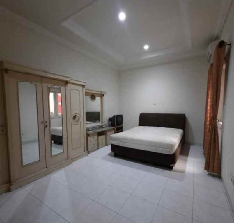 dijual rumah tenggilis