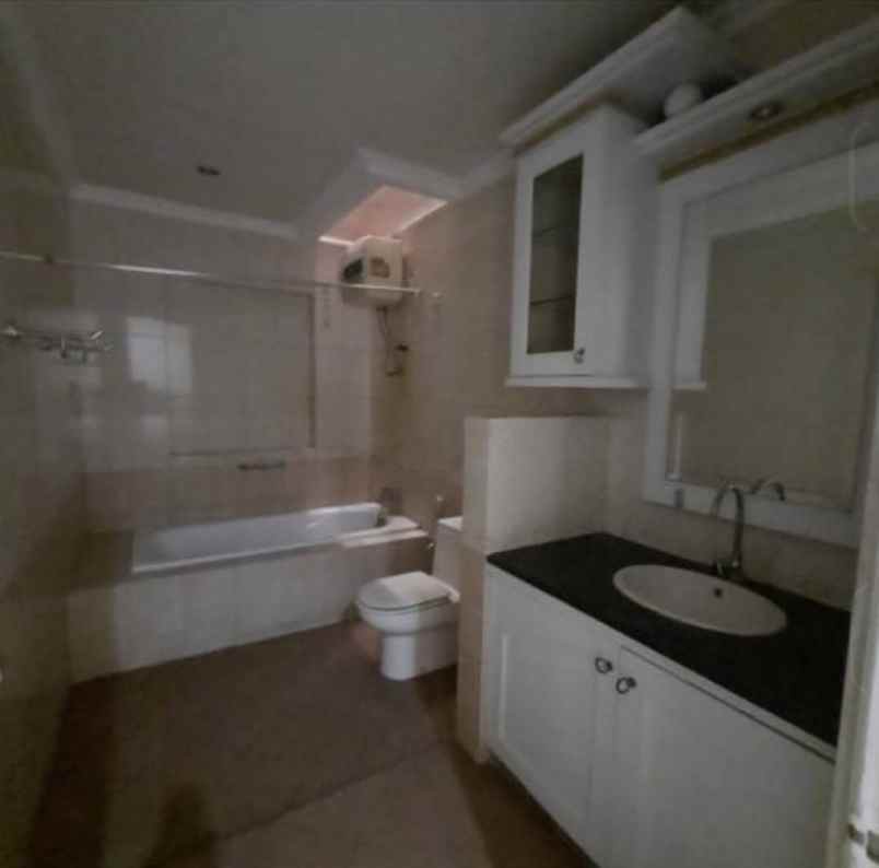 dijual rumah tenggilis