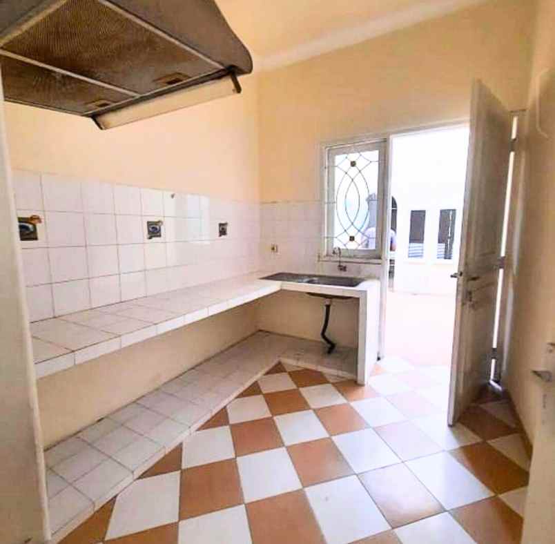 dijual rumah tenggilis utara