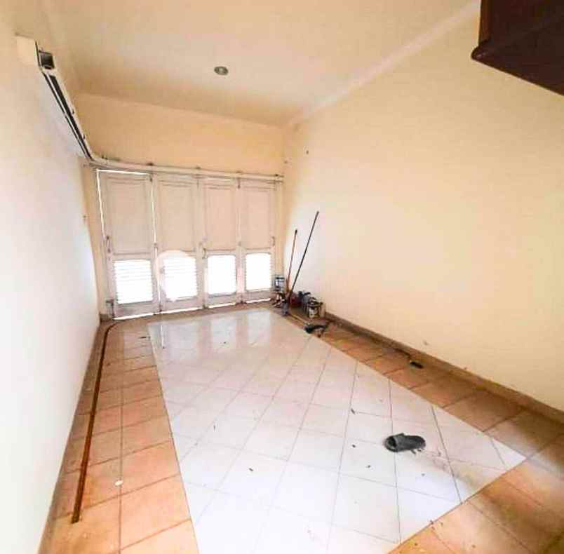 dijual rumah tenggilis utara