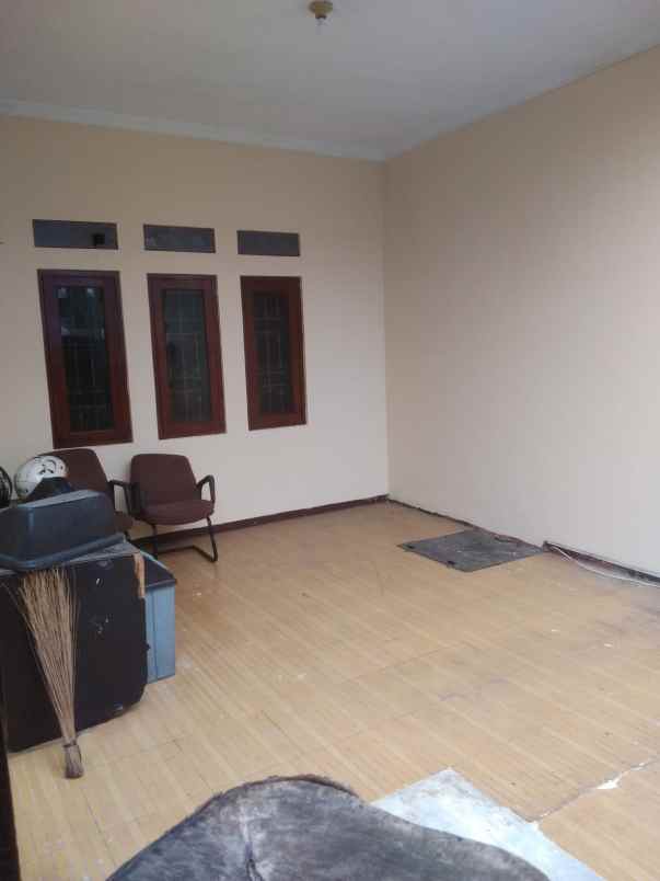 dijual rumah tingkat 2 jalan tebet barat dalam