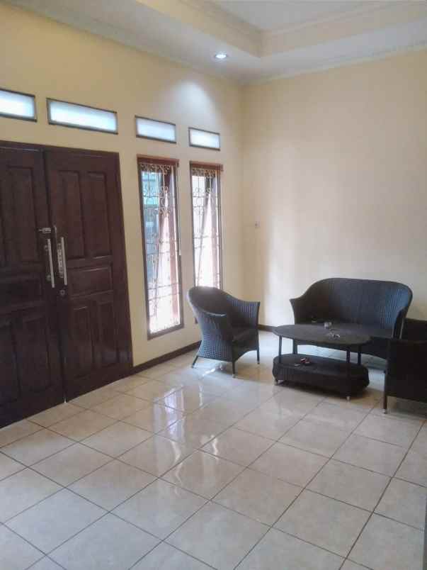 dijual rumah tingkat 2 jalan tebet barat dalam