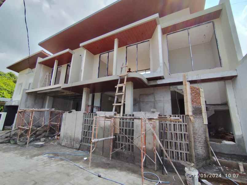 dijual rumah tiyasan condong catur