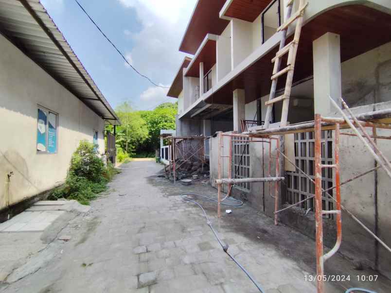 dijual rumah tiyasan condong catur