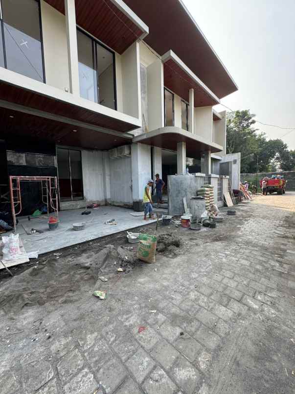 dijual rumah tiyasan condong catur