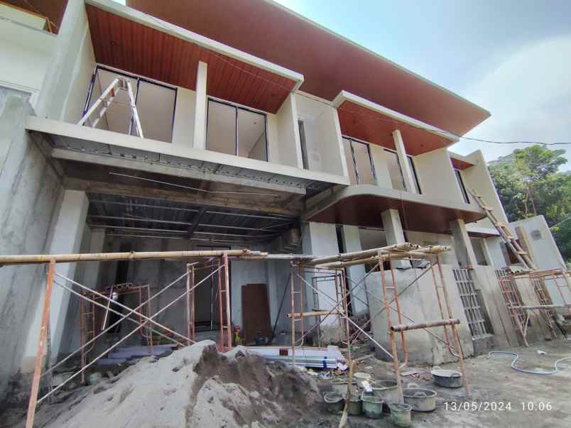 dijual rumah tiyasan condong catur