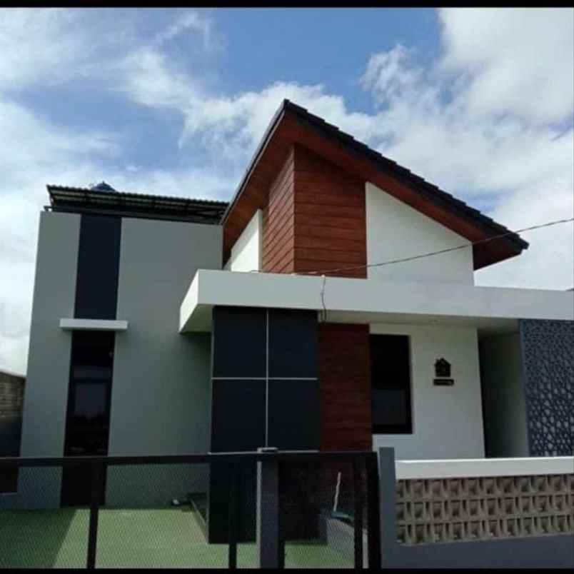 dijual rumah villa 2 lantai di lembang bandung barat