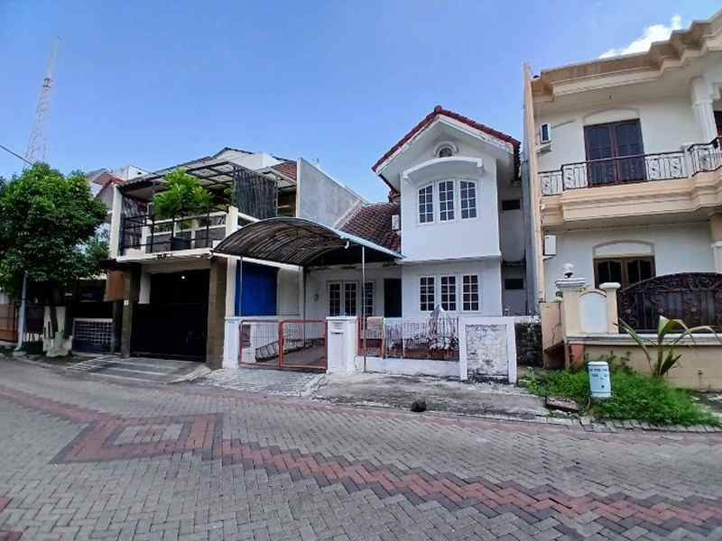dijual rumah villa valensia pakuwon