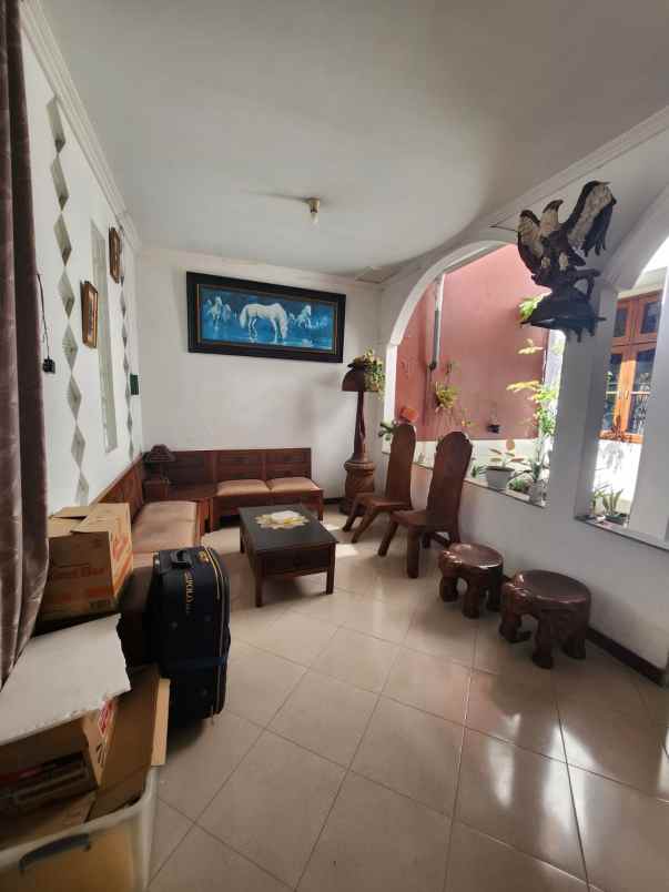 dijual rumah wisma permai barat