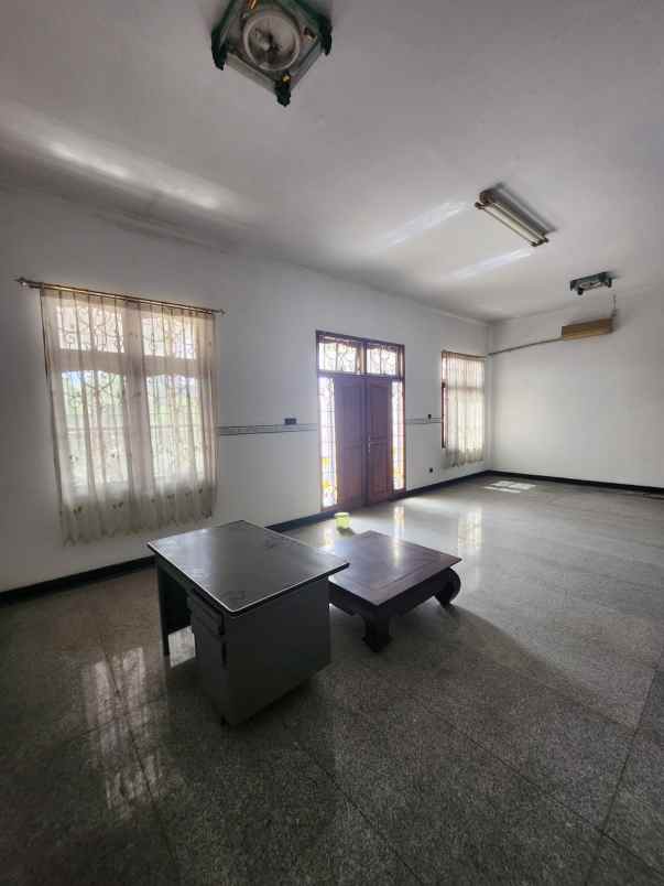 dijual rumah wisma permai barat