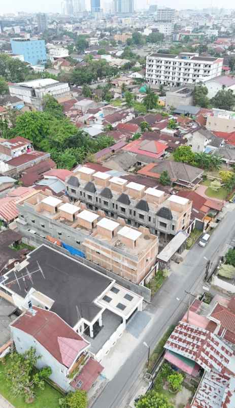 dijual villa jalan sei batu gingging