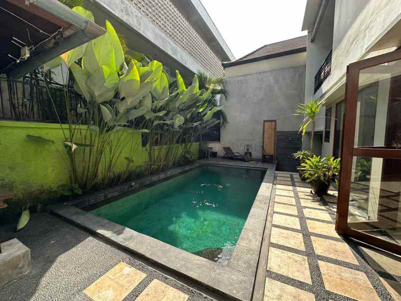 dijual villa jalan tumbak bayuh