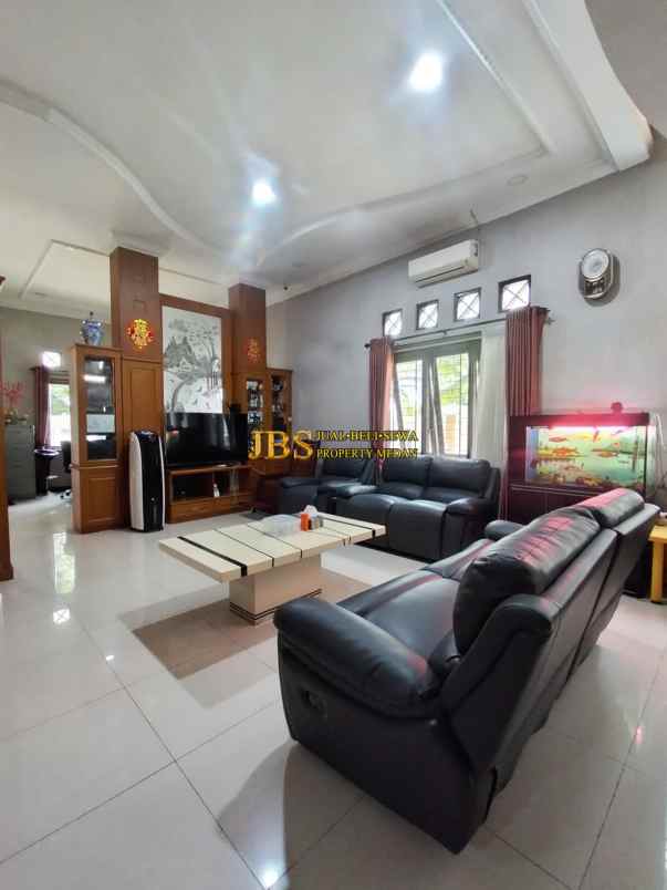 dijual villa komplek cemara asri jalan