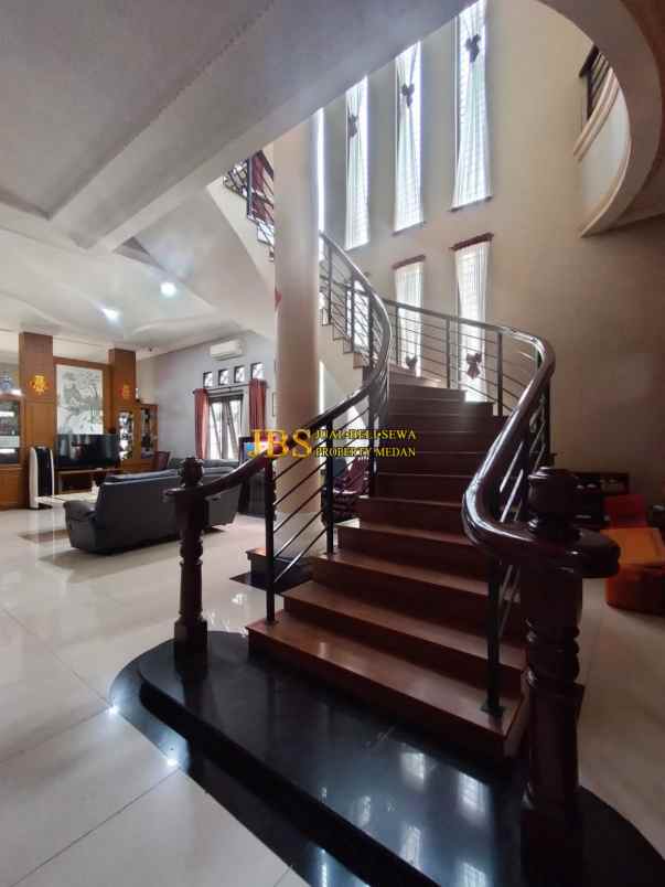 dijual villa komplek cemara asri jalan