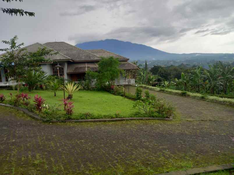 dijual villa mega mendung puncak bogor jawa barat