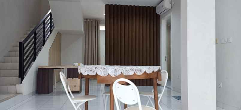 disewakan rumah bagus di acacia summarecon bekasi