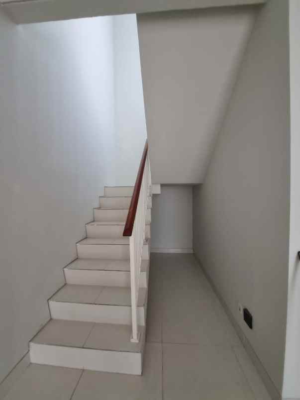 disewakan rumah grand pakuwon cluster adelaide