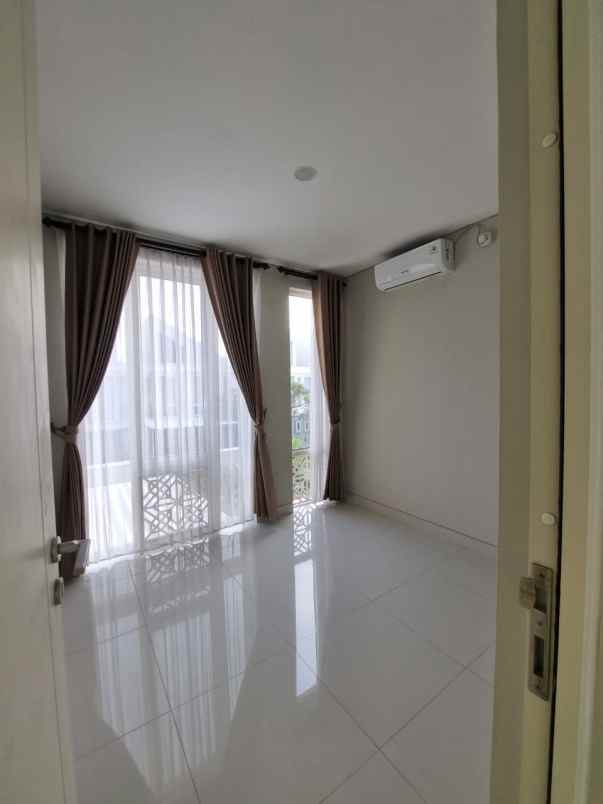 disewakan rumah grand pakuwon cluster adelaide