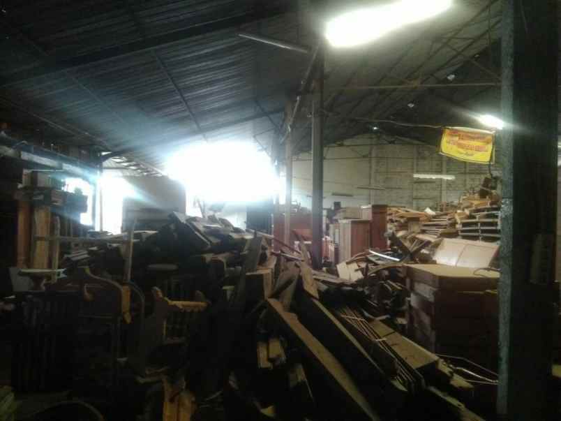 gudang jalan raya ngaliyan semarang jalan lebar