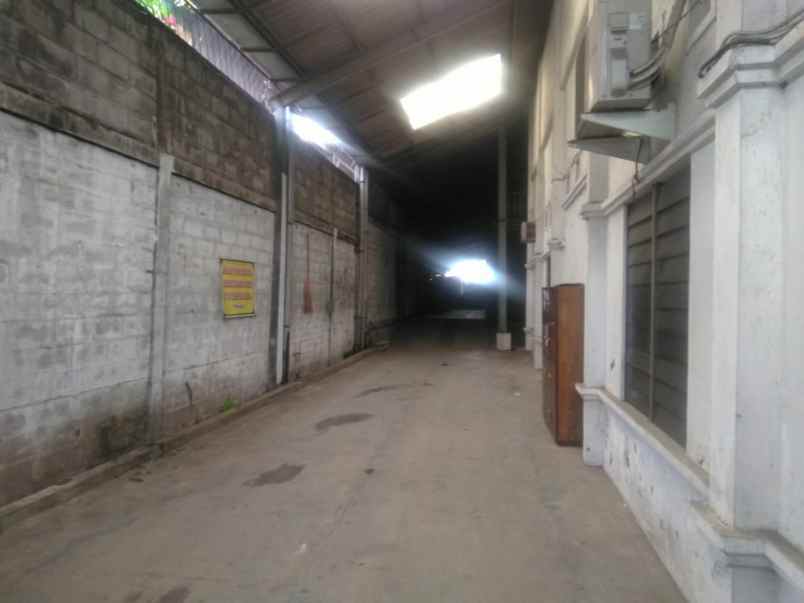 gudang jalan raya ngaliyan semarang jalan lebar