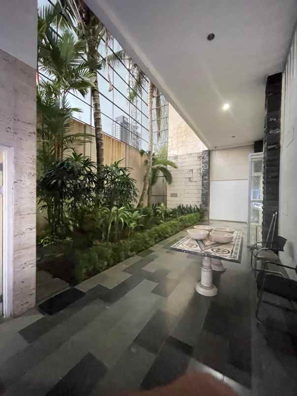 jual gedung ex showroom bsd serpong raya tangerang