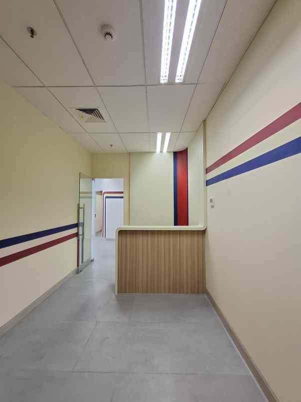 ruang kantor centtenial tower di jl gatot subroto