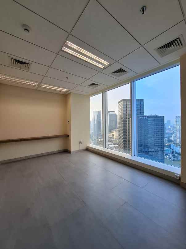 ruang kantor centtenial tower di jl gatot subroto