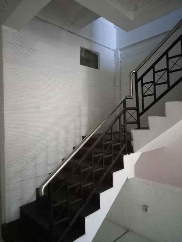 ruko nol jalan raya arief rahman hakim surabaya timur