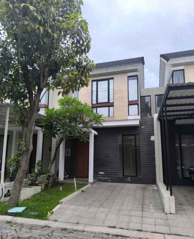 rumah 2 lantai northwest lake citraland surabaya barat