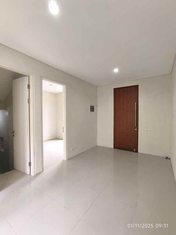 rumah 2 lantai northwest lake citraland surabaya barat